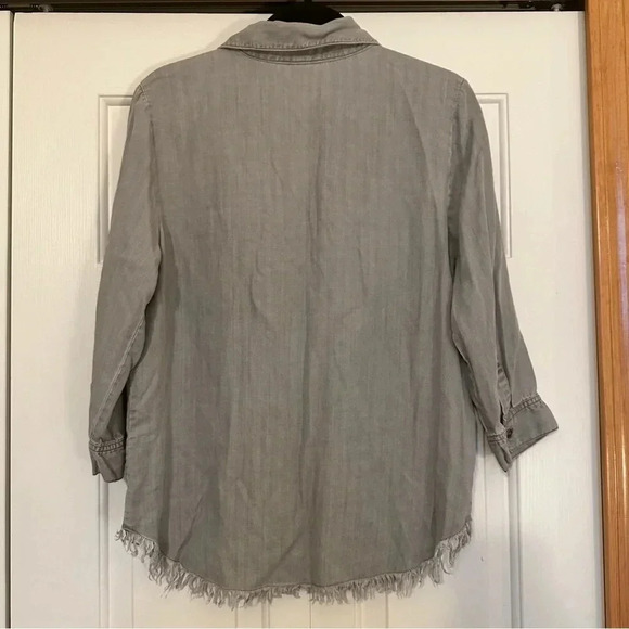 HESTER & ORCHARD TENCEL BUTTON UP
COLLARED BLOUSE - Picture 2 of 6